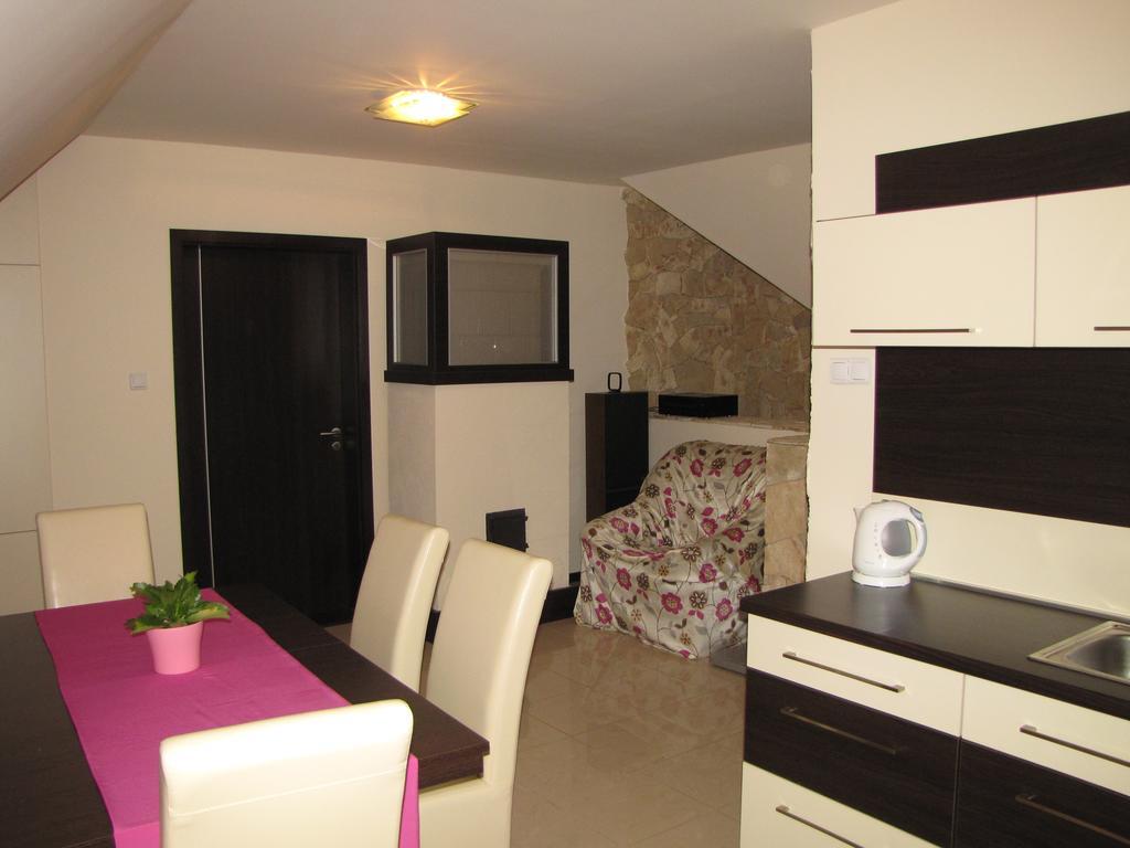 Oazis Apartmanhaz Hajduszoboszlo Room photo